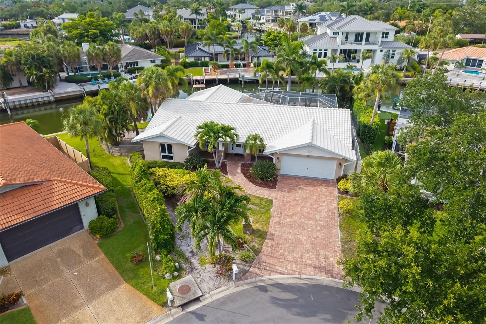 565 COMMONWEALTH PLACE