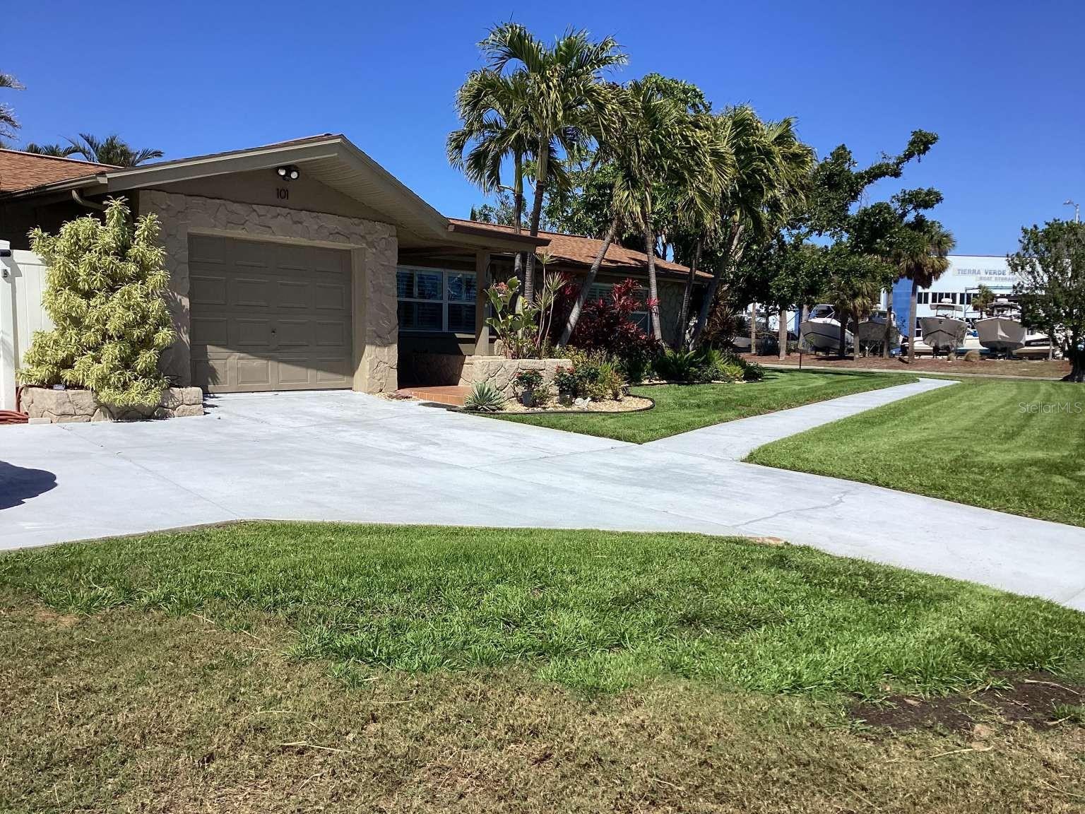 TIERRA VERDE - Residential