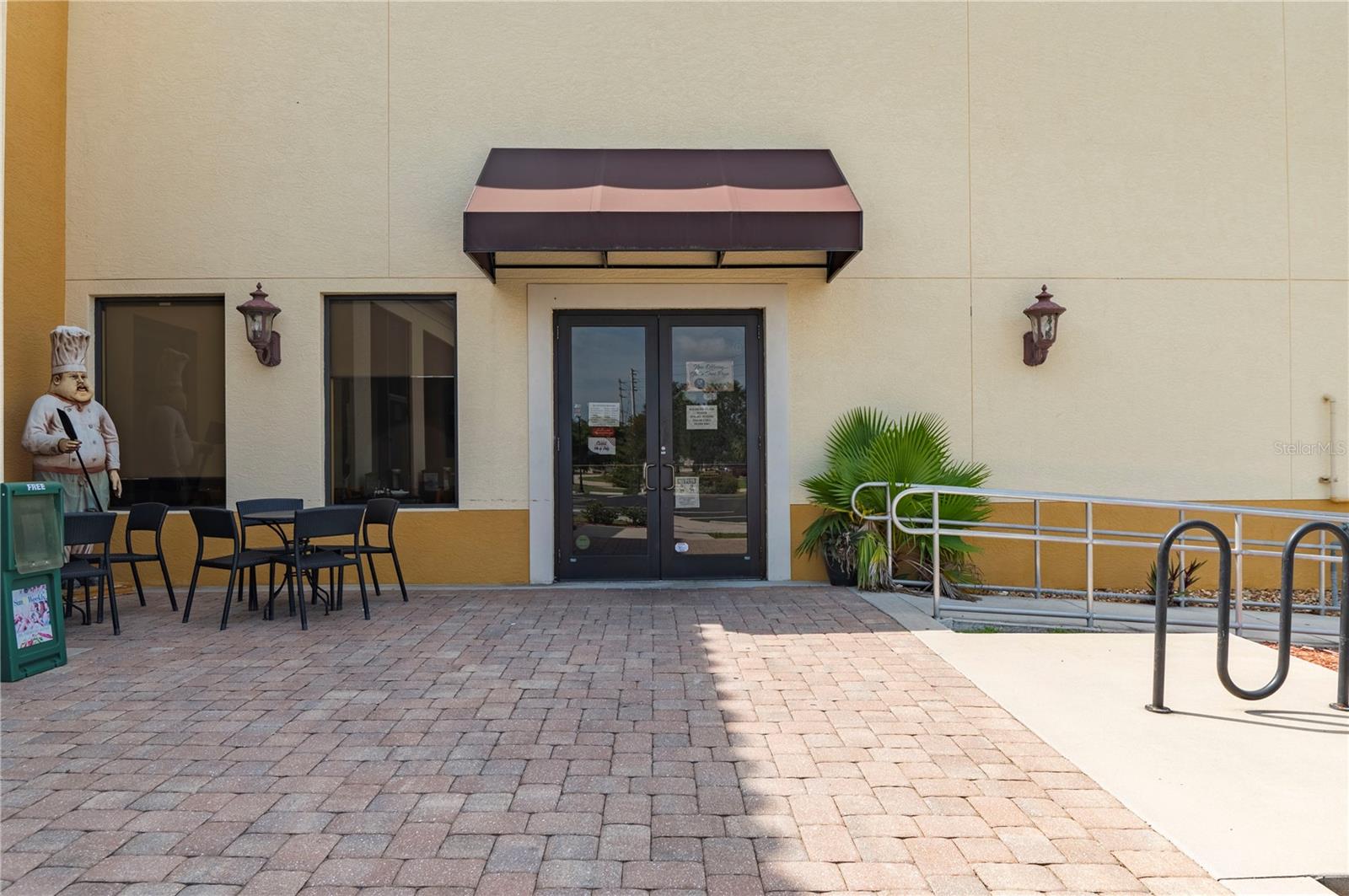 2515 TAMIAMI TRAIL