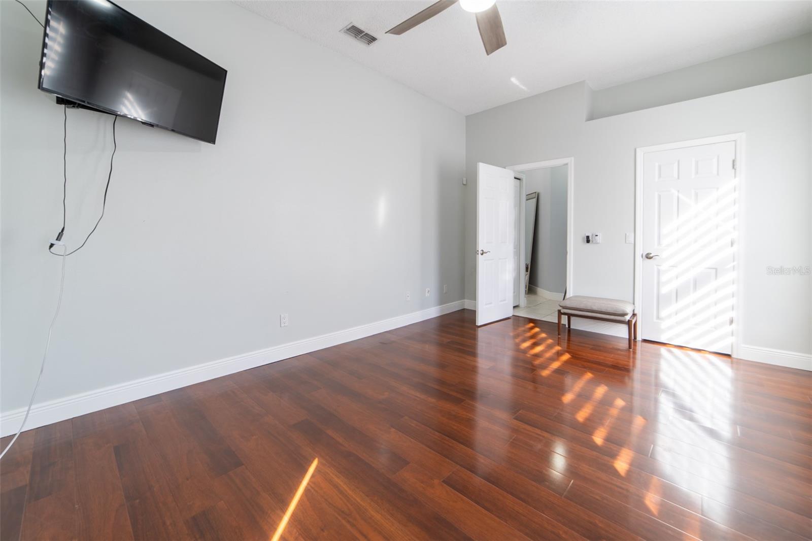 WOODFIELD OAKS - Residential