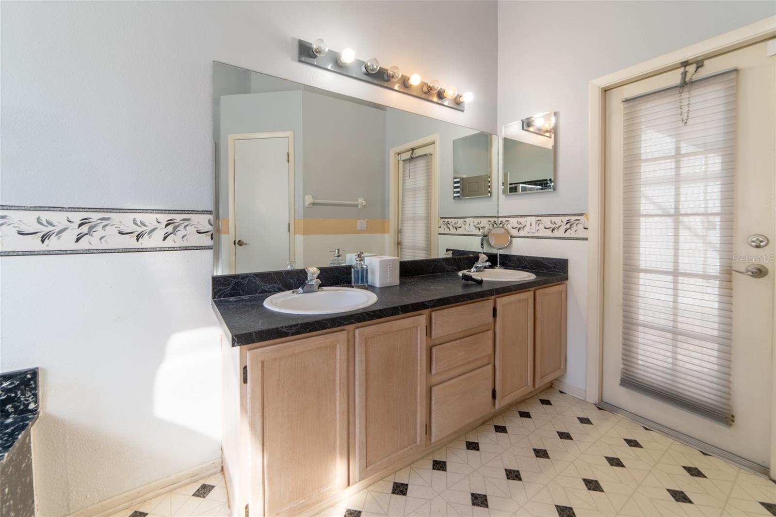 WOODFIELD OAKS - Residential