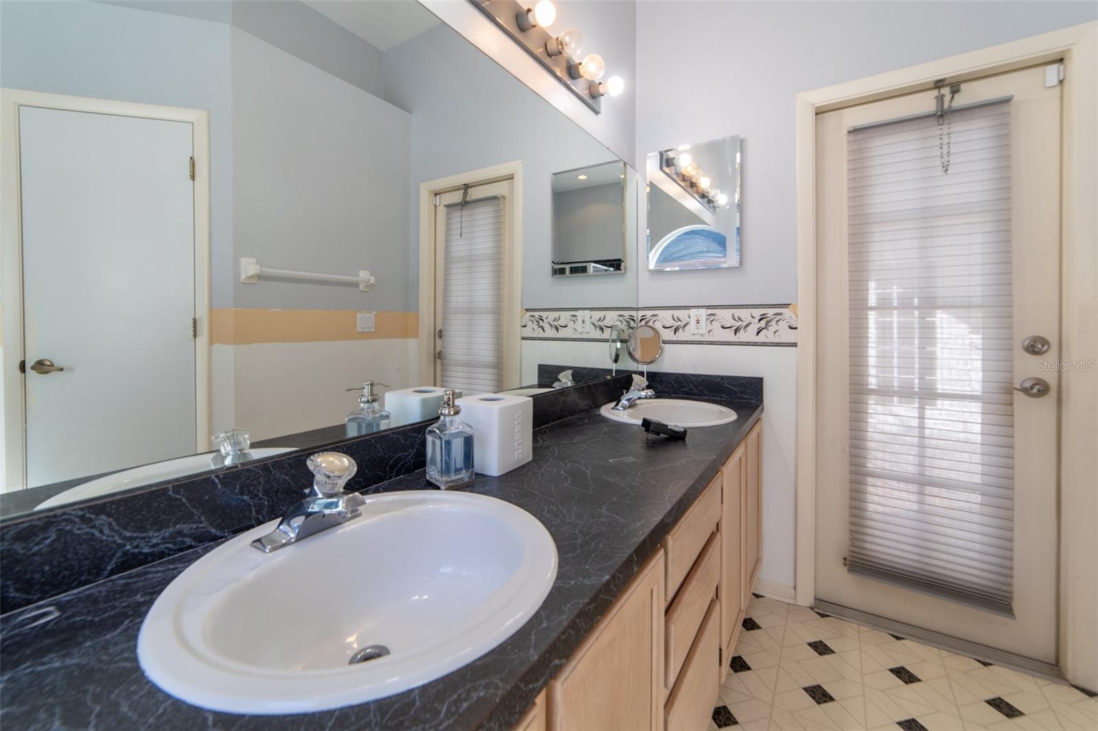 WOODFIELD OAKS - Residential