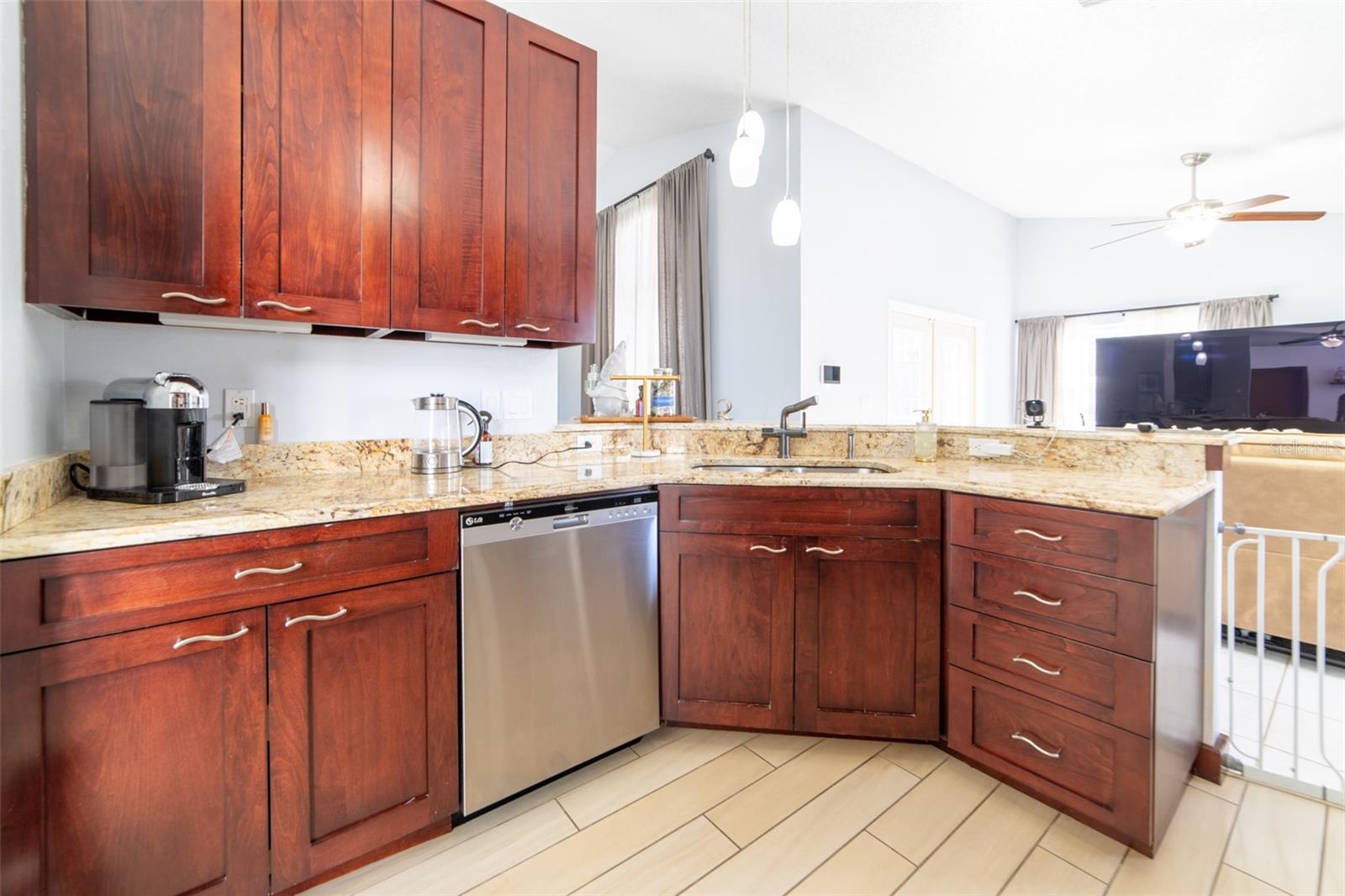 WOODFIELD OAKS - Residential