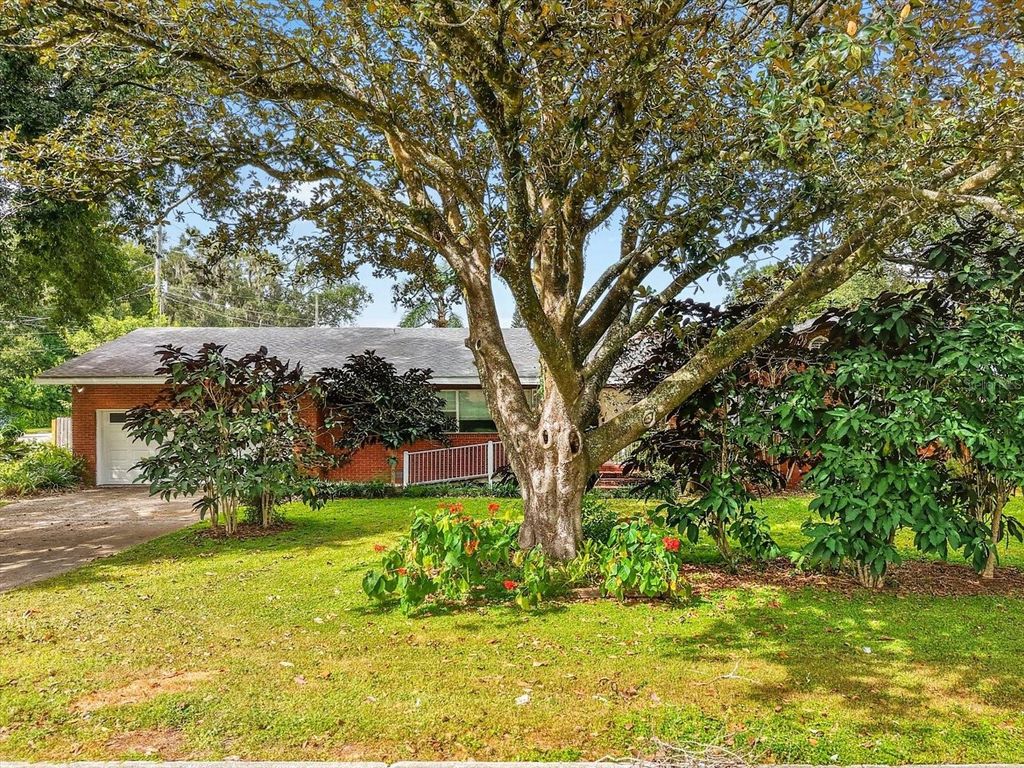 Photo of 1604 Caldwell Street, Lakeland, FL 33803 (MLS # TB8435930)
