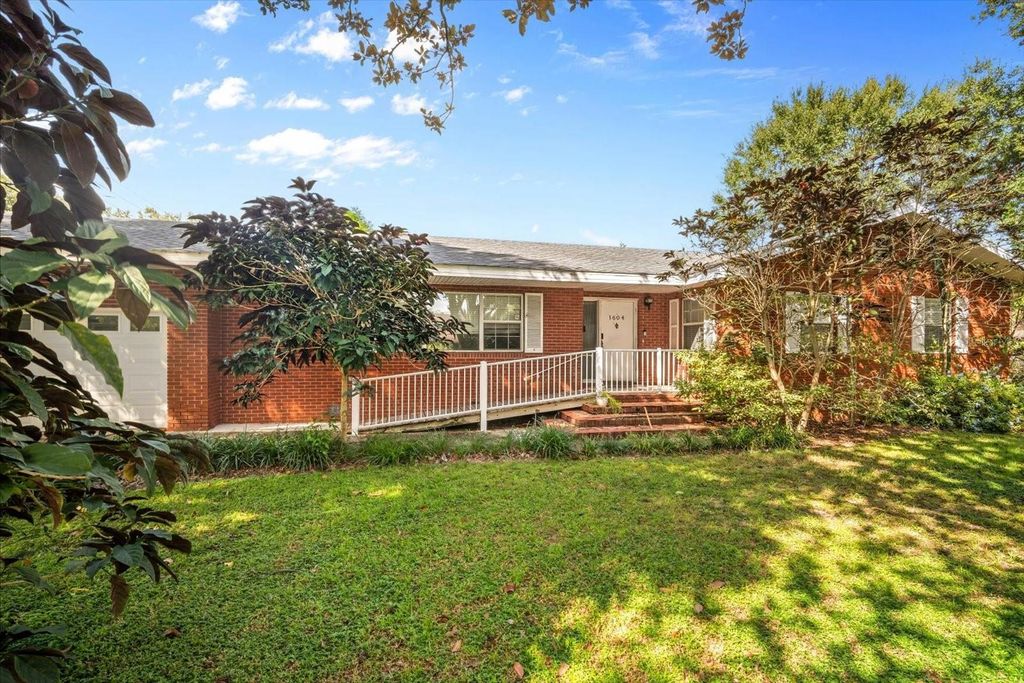 Photo of 1604 Caldwell Street, Lakeland, FL 33803 (MLS # TB8435930)