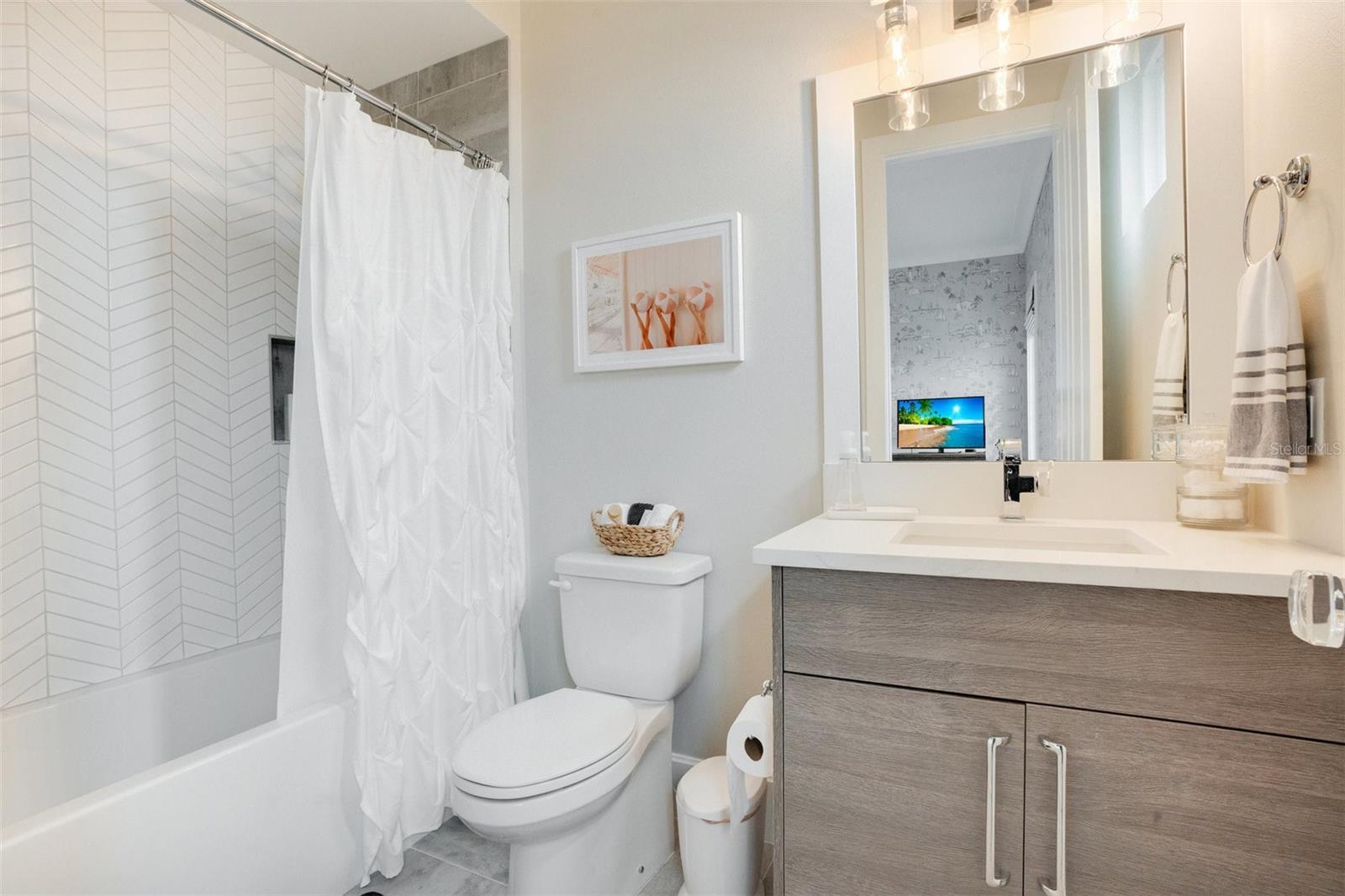 BALDWIN PARKA REP 1 - Residential