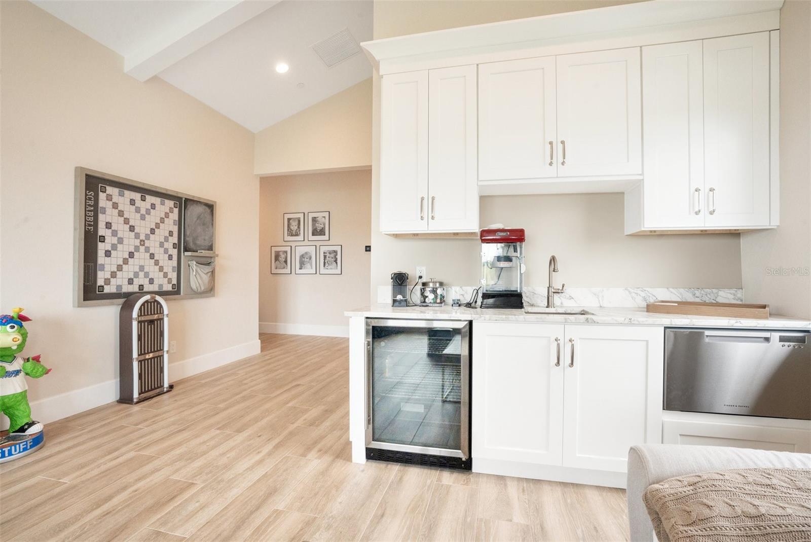 BALDWIN PARKA REP 1 - Residential