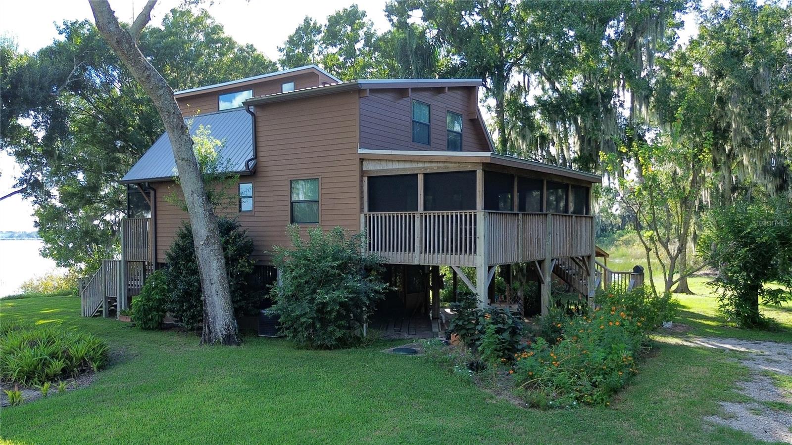 733 N LAKE REEDY BOULEVARD