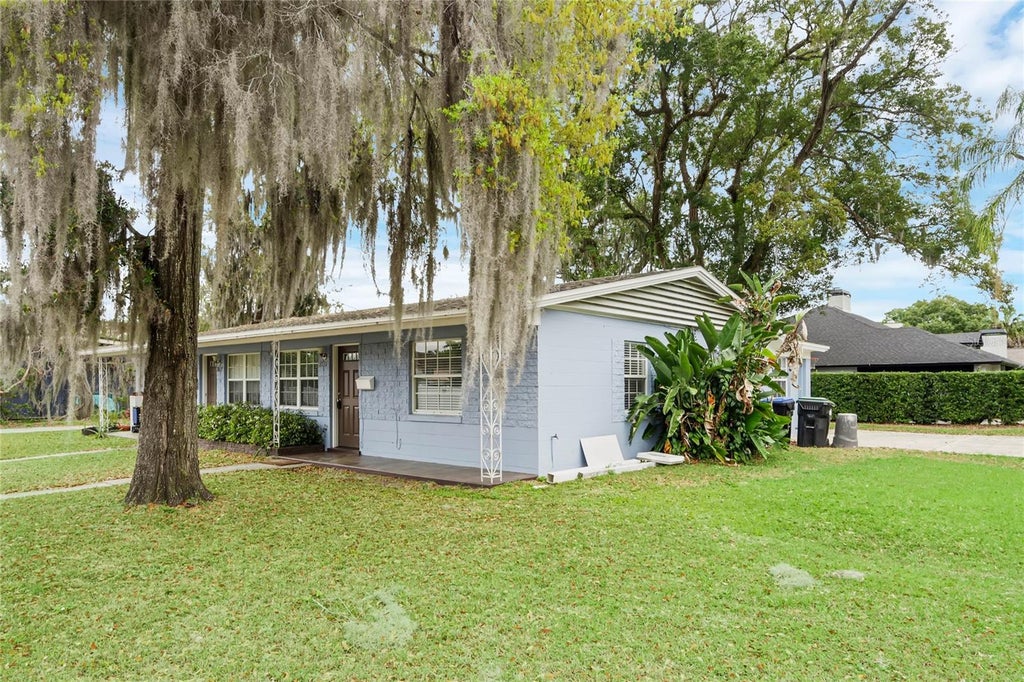 Photo of 2037 Woodlawn Drive, Orlando, FL 32803 (MLS # O6446769)