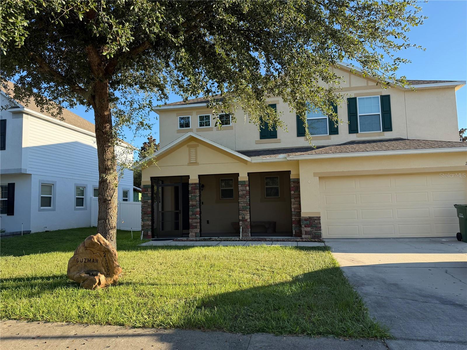 2125 AMOR WAY