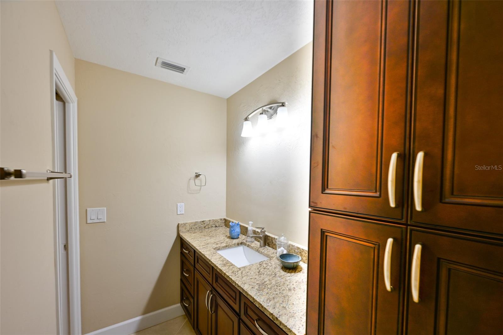 VILLAGE GREEN FOREST LAKE 12 - Residential