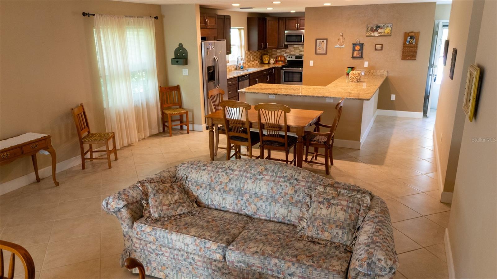 VILLAGE GREEN FOREST LAKE 12 - Residential