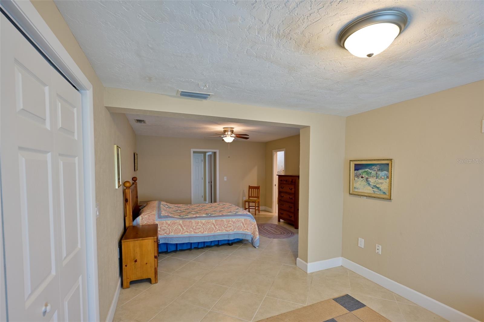 VILLAGE GREEN FOREST LAKE 12 - Residential