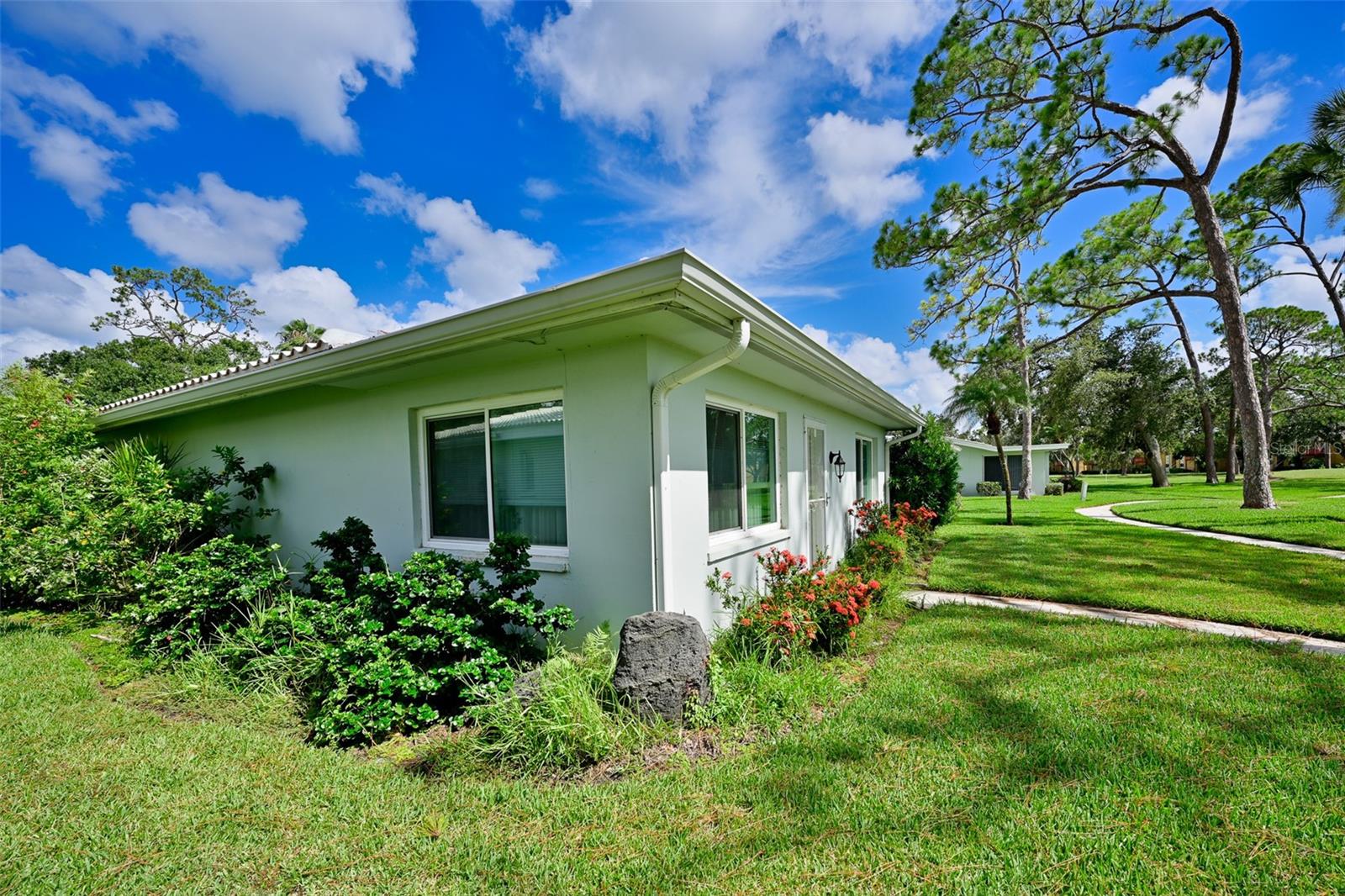 VILLAGE GREEN FOREST LAKE 12 - Residential