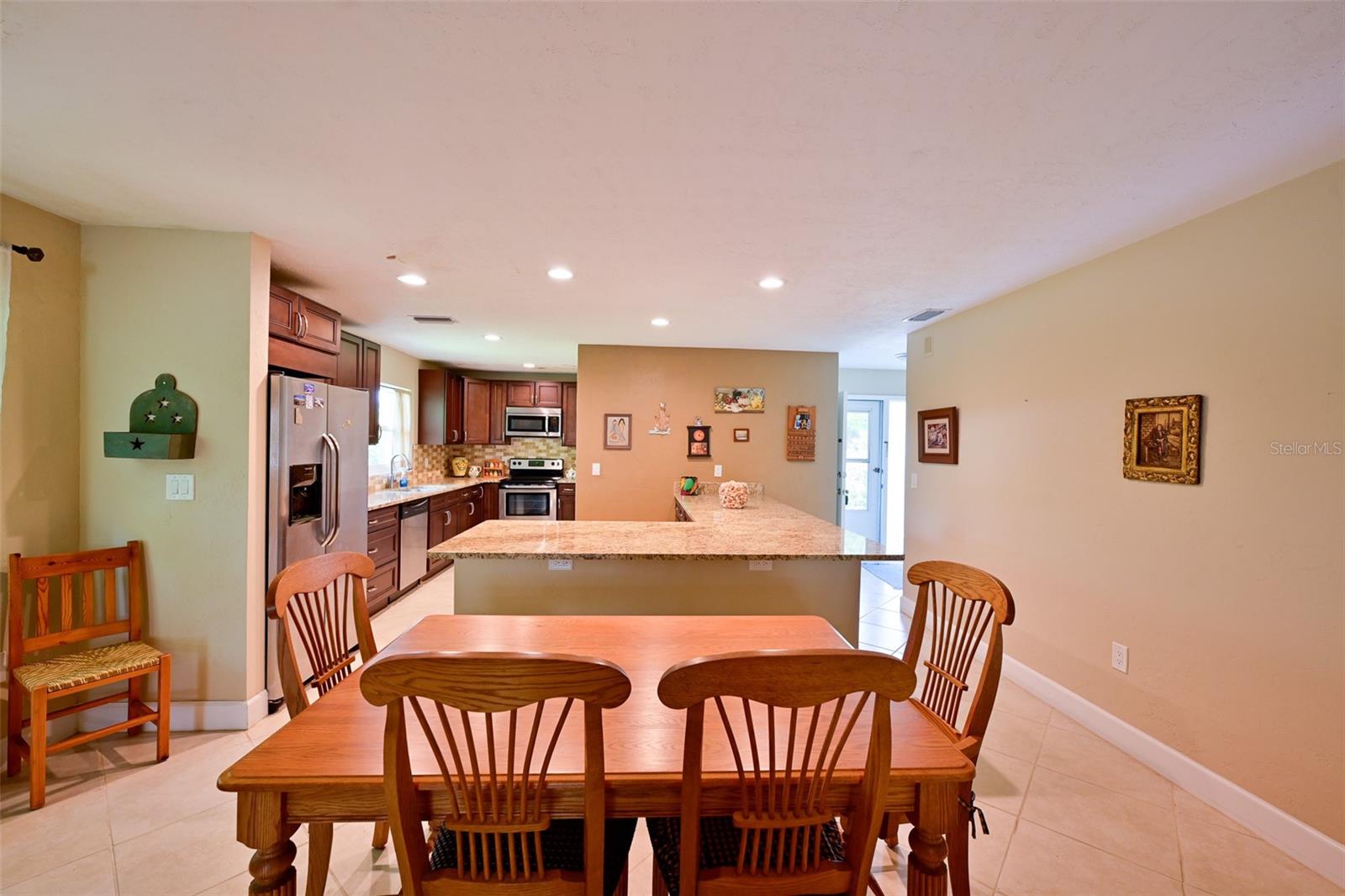 VILLAGE GREEN FOREST LAKE 12 - Residential