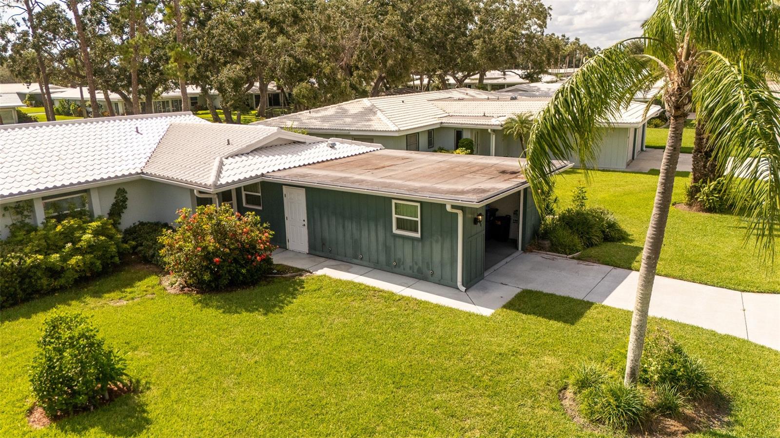 VILLAGE GREEN FOREST LAKE 12 - Residential