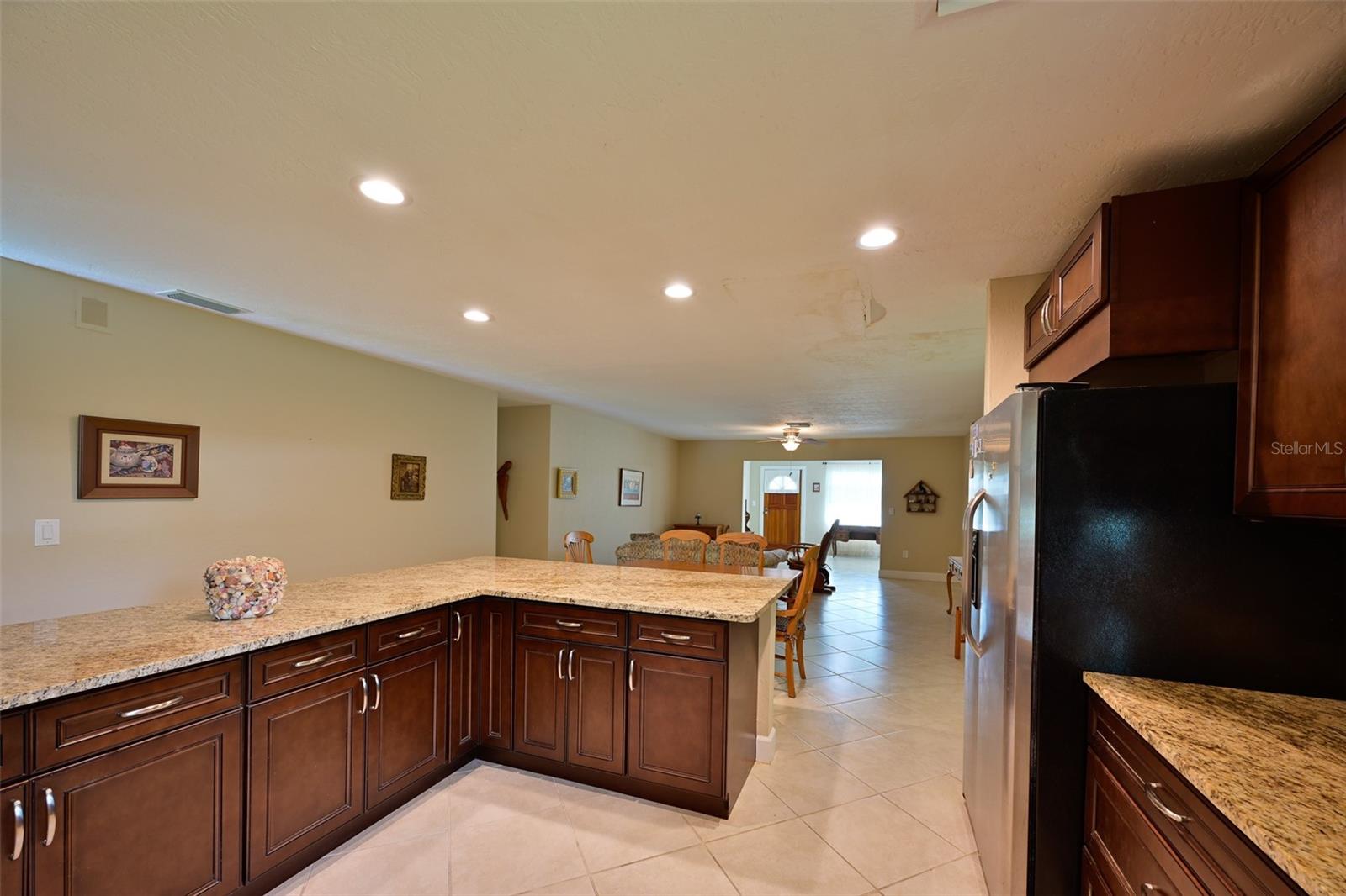 VILLAGE GREEN FOREST LAKE 12 - Residential