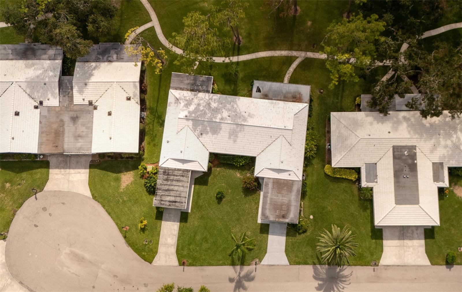 VILLAGE GREEN FOREST LAKE 12 - Residential