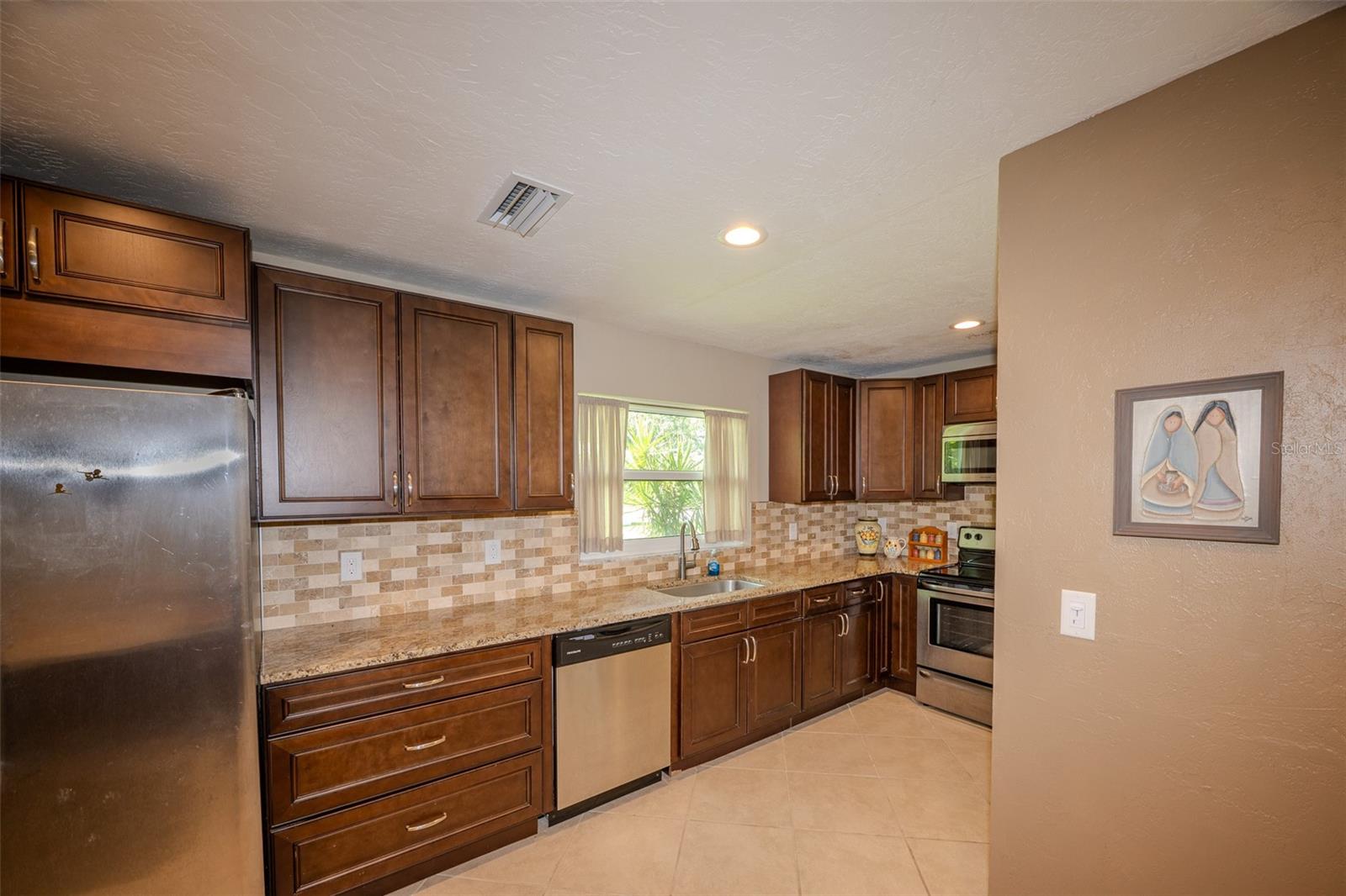 VILLAGE GREEN FOREST LAKE 12 - Residential