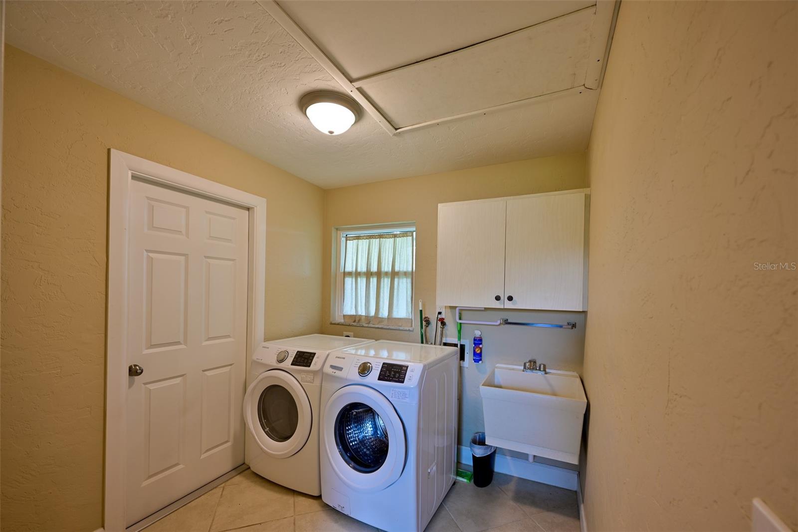 VILLAGE GREEN FOREST LAKE 12 - Residential