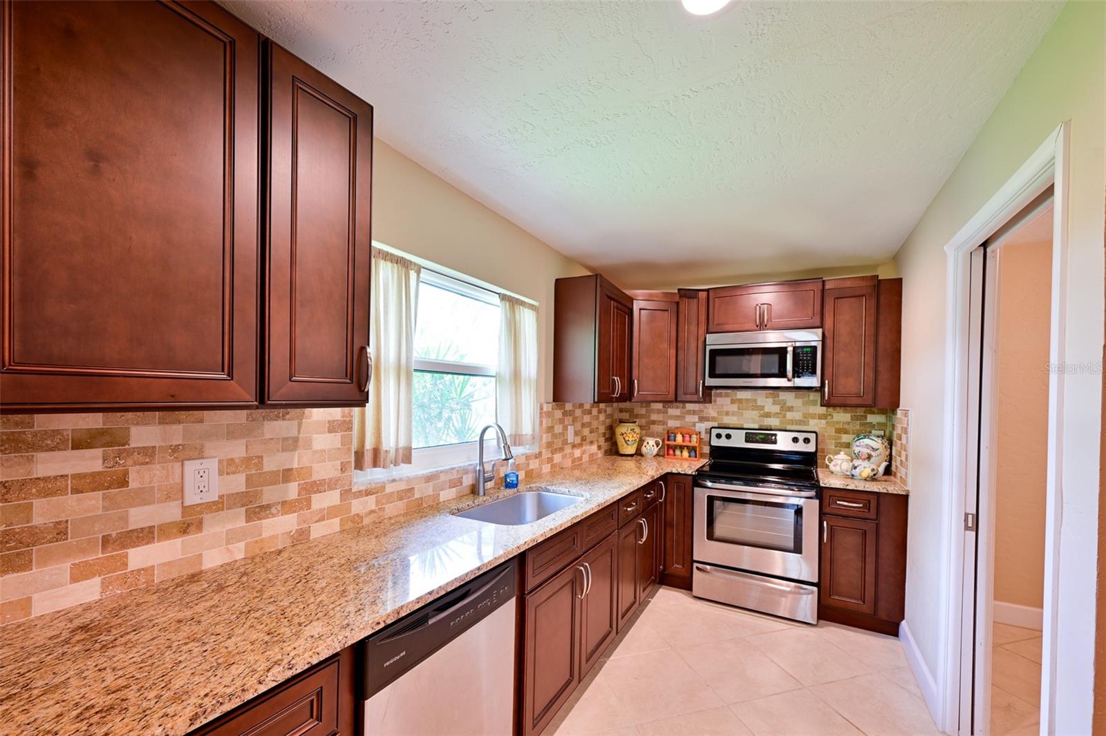 VILLAGE GREEN FOREST LAKE 12 - Residential