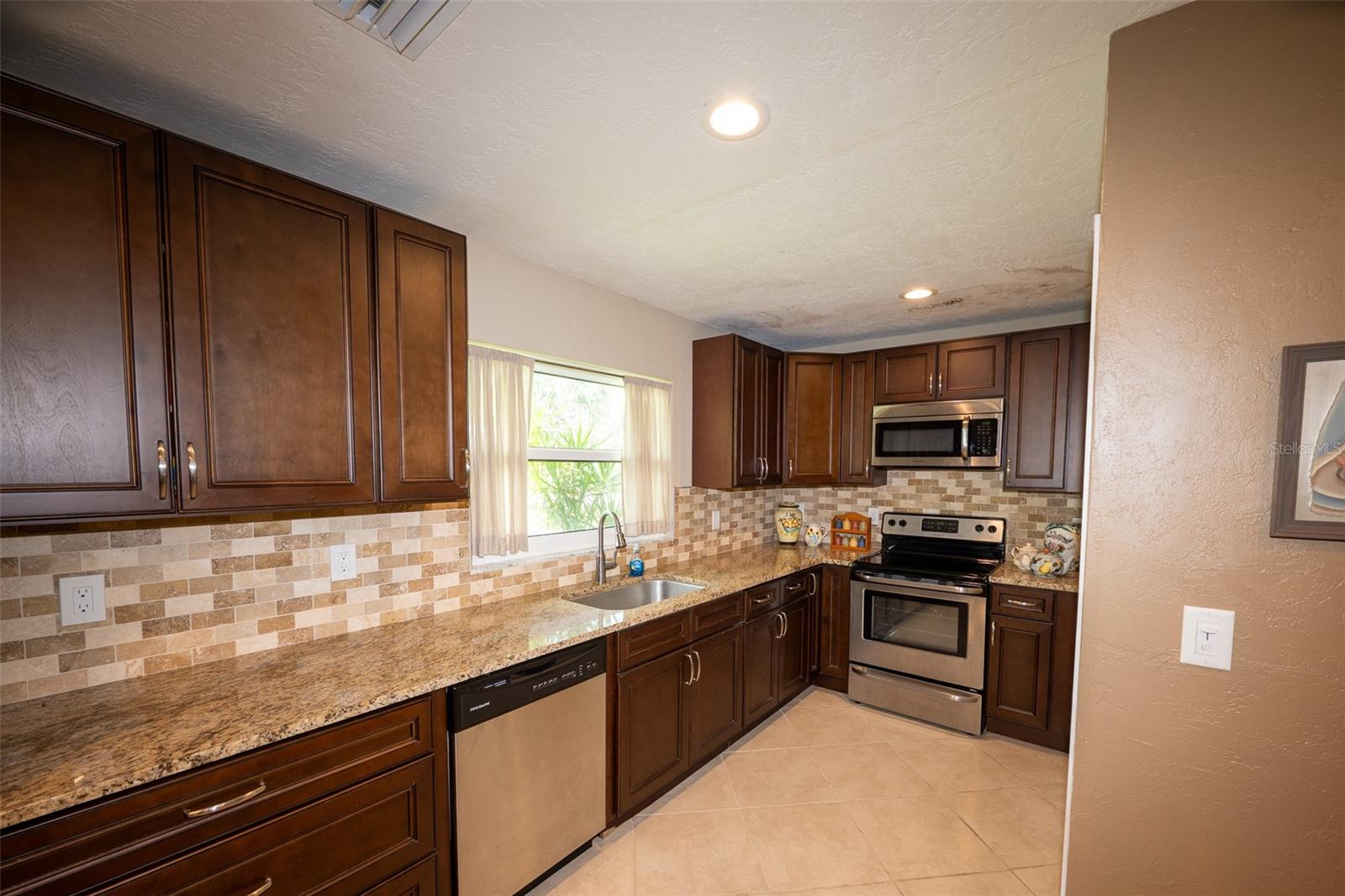 VILLAGE GREEN FOREST LAKE 12 - Residential