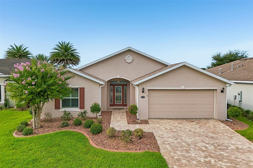 Photo of 27143 Roanoke Drive, Leesburg, FL 34748 (MLS # O6435393)