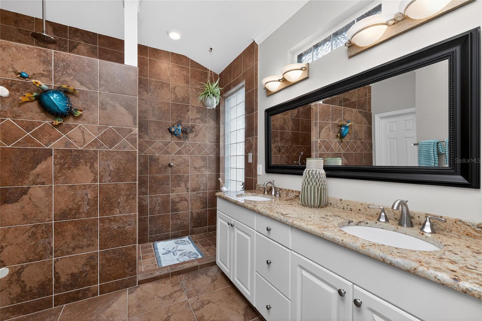 COURTSIDE LANDINGS LAND CONDO - Residential