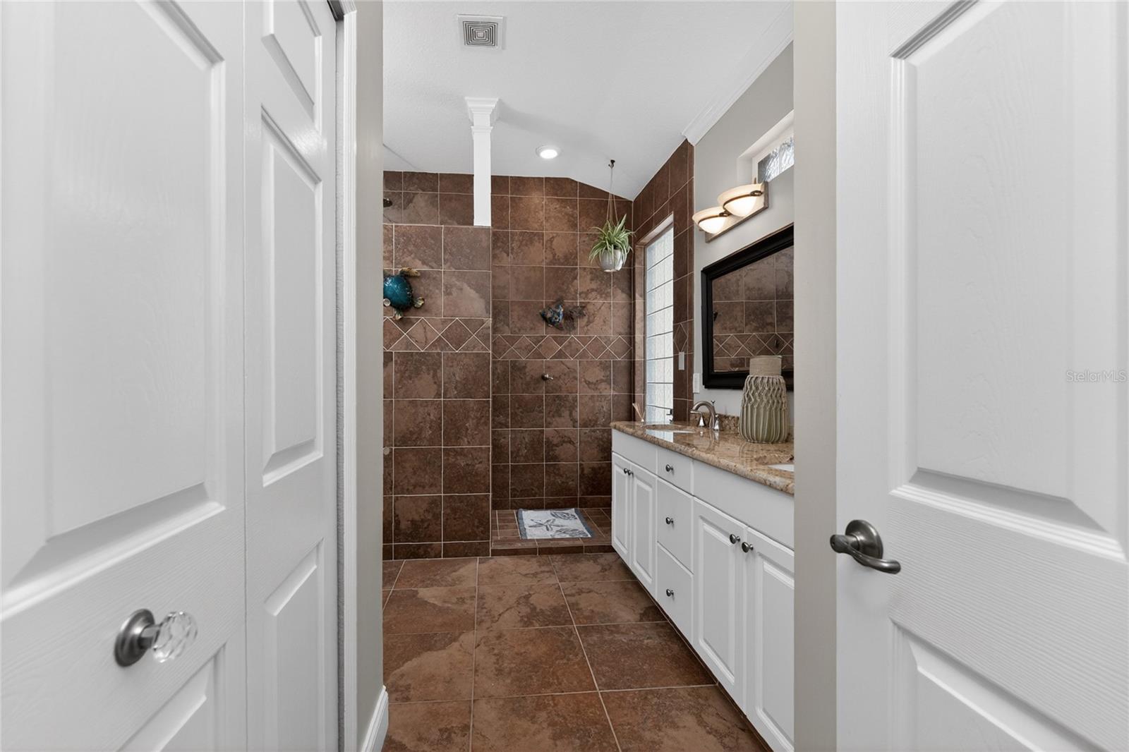 COURTSIDE LANDINGS LAND CONDO - Residential