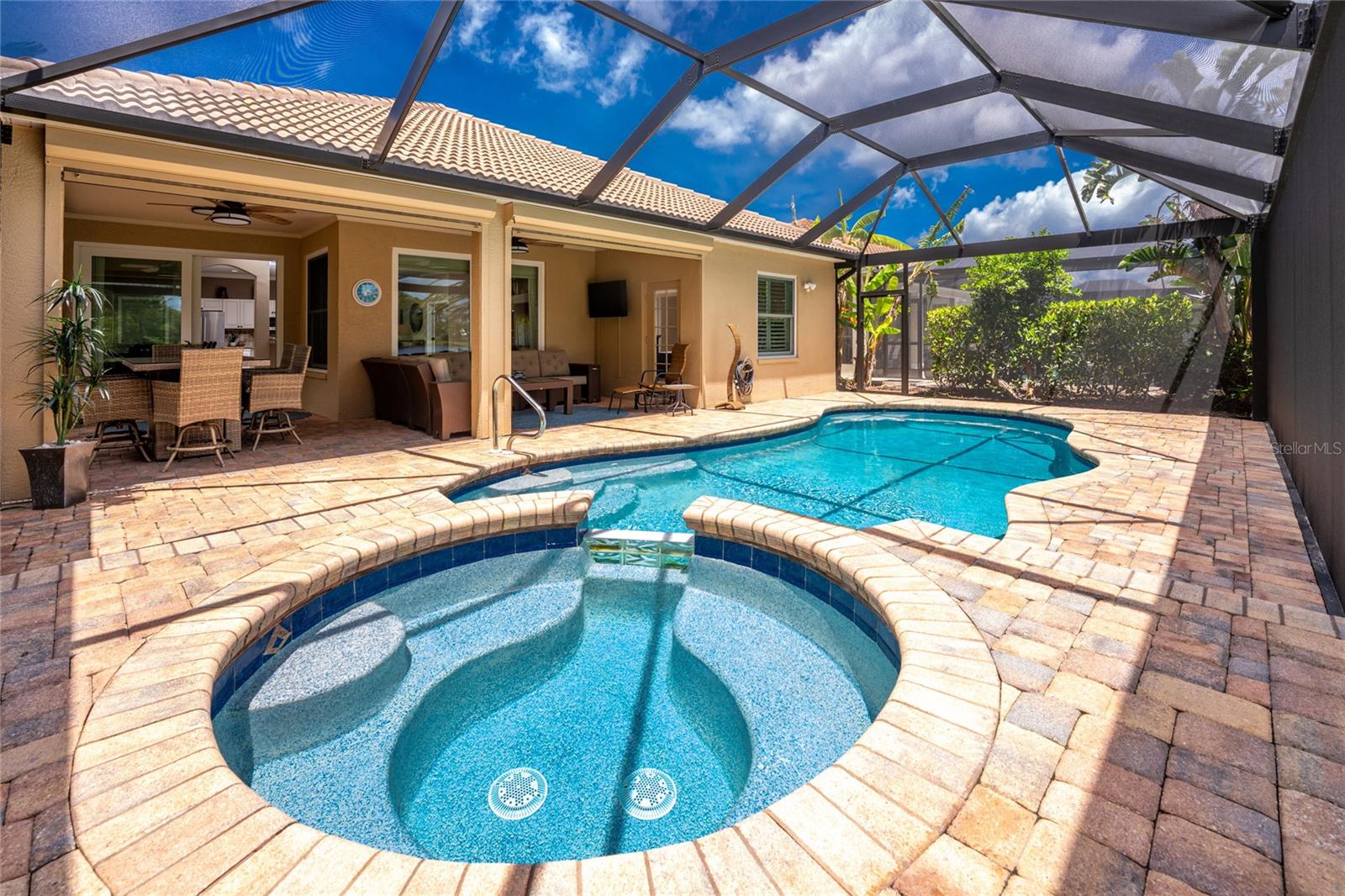 COURTSIDE LANDINGS LAND CONDO - Residential