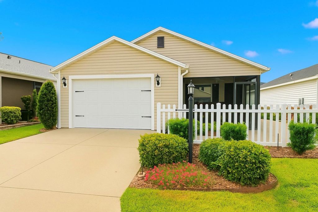 Photo of 6052 Chase Court, The Villages, FL 32163 (MLS # G5102957)