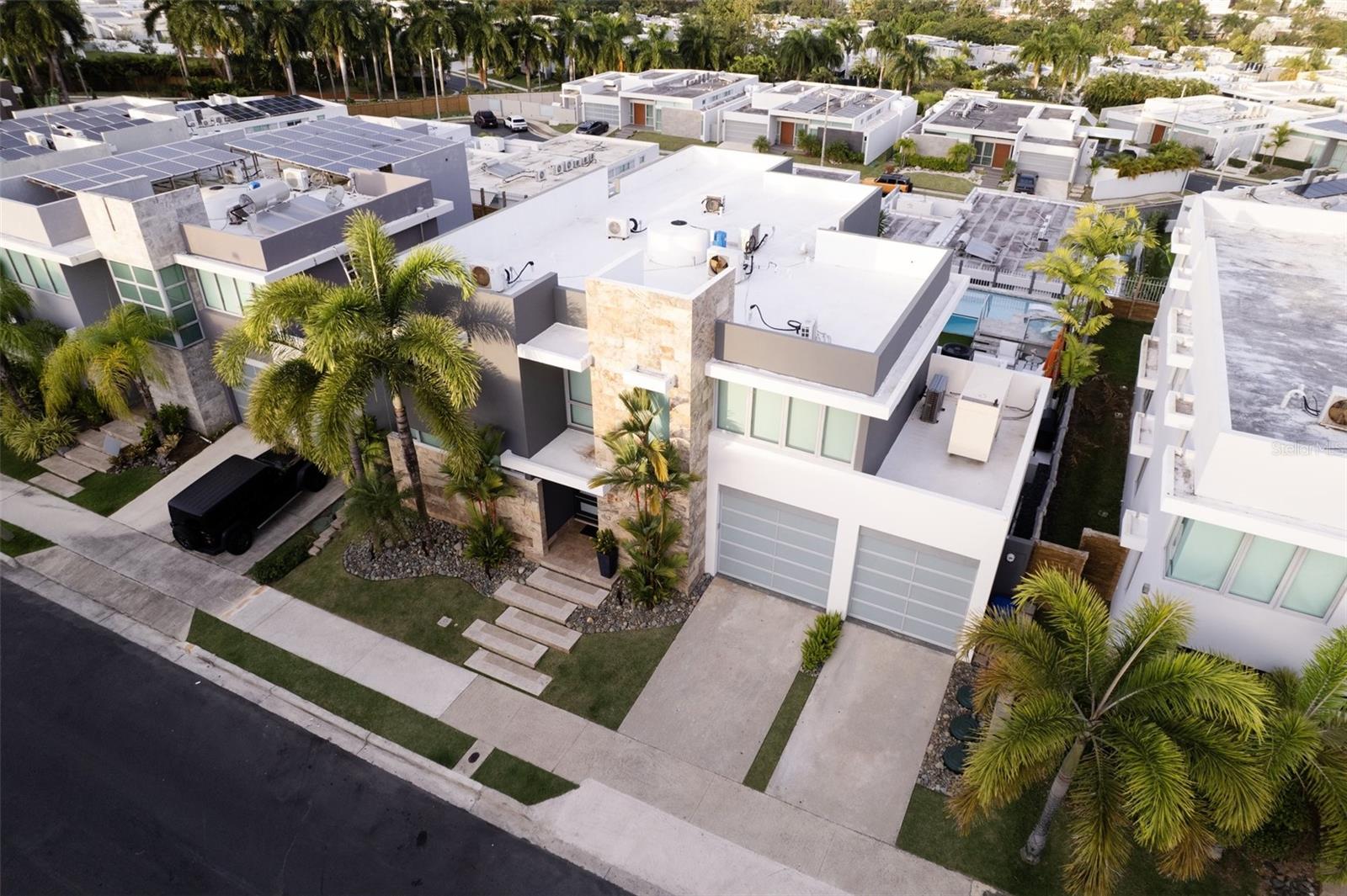 SENDEROS DE MONTEHIEDRA - Residential