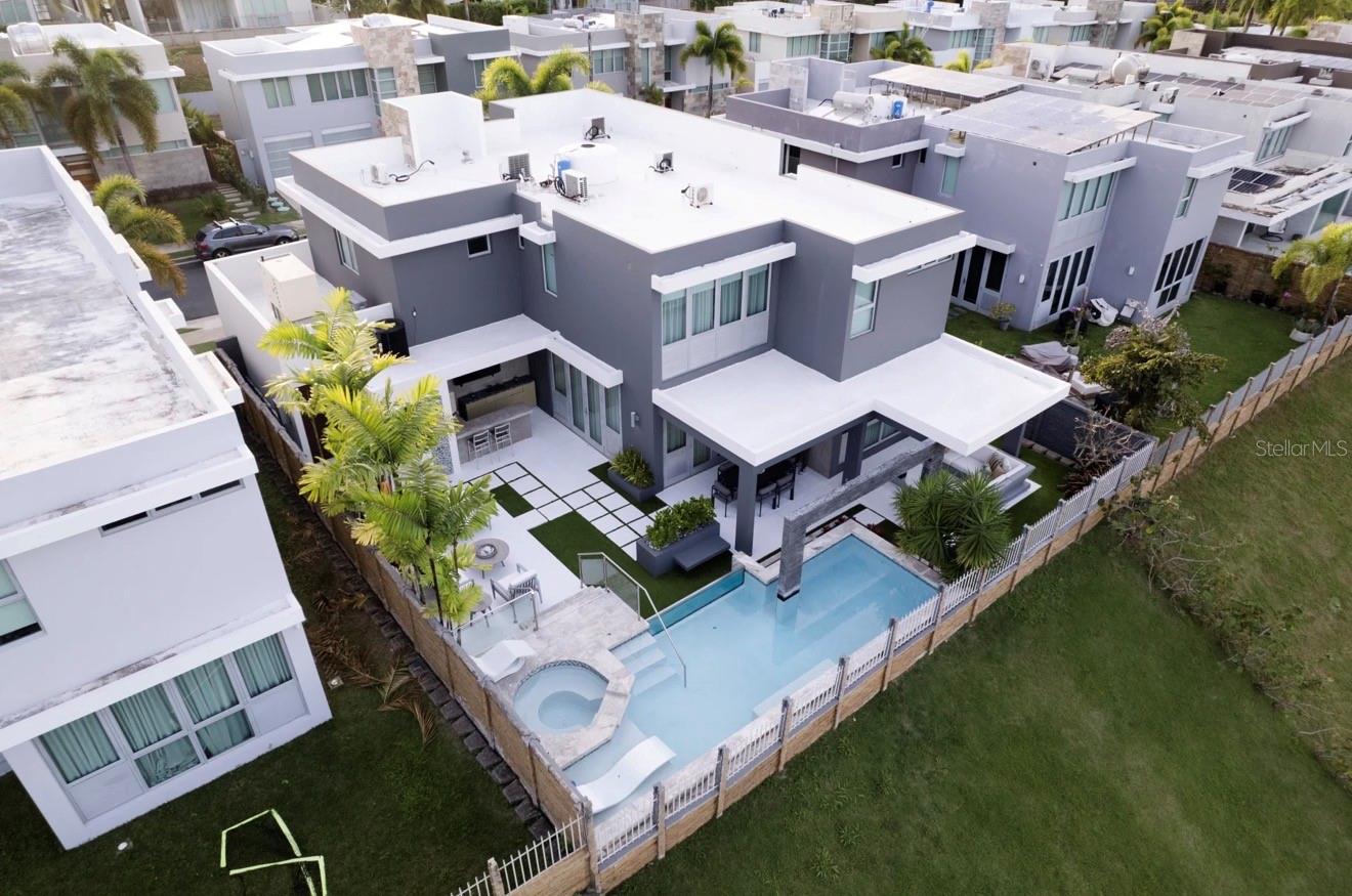 SENDEROS DE MONTEHIEDRA - Residential