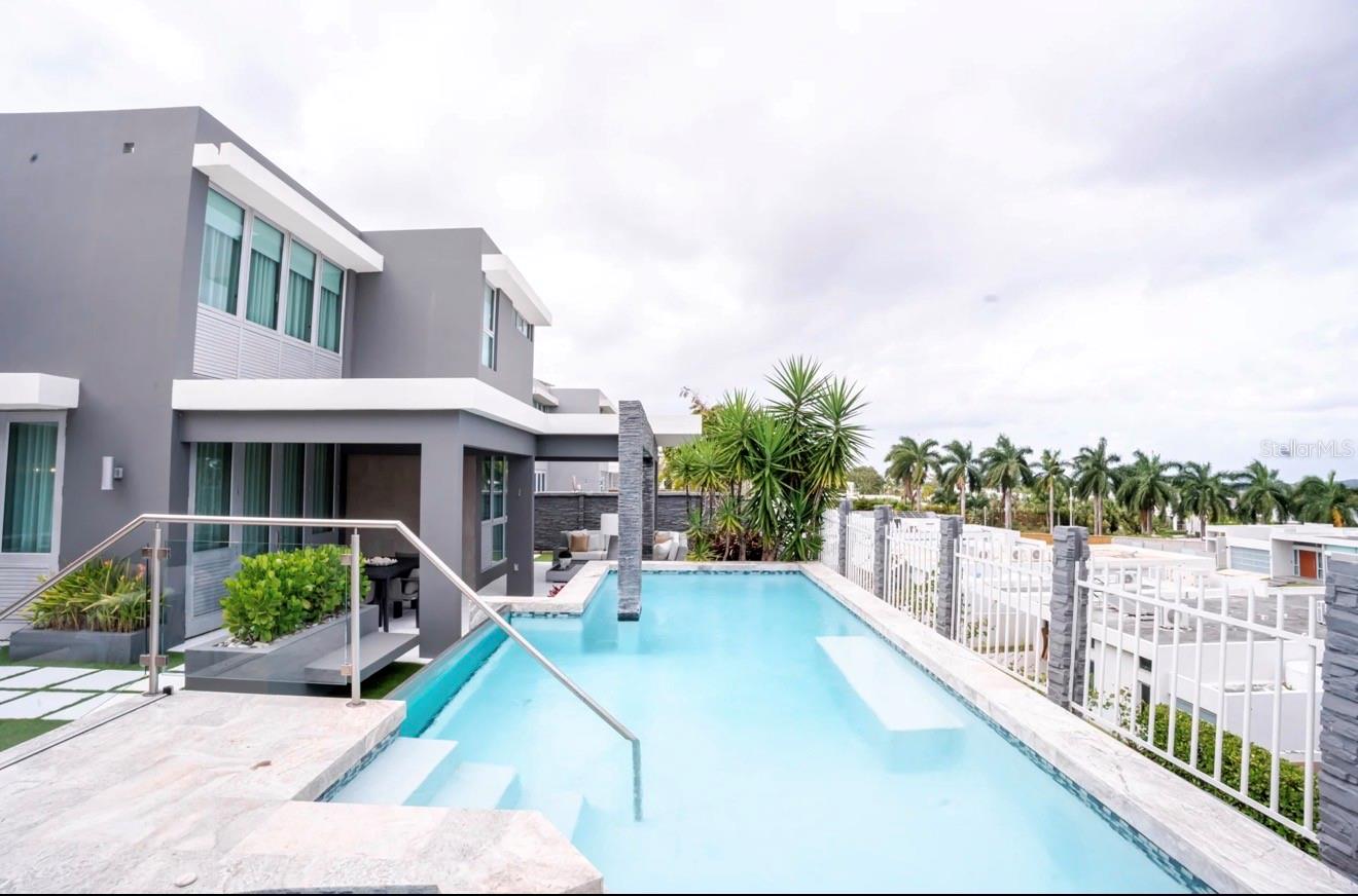 SENDEROS DE MONTEHIEDRA - Residential