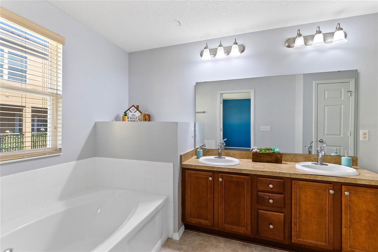 SUTTON PLACE TWNHMS A REP - Residential