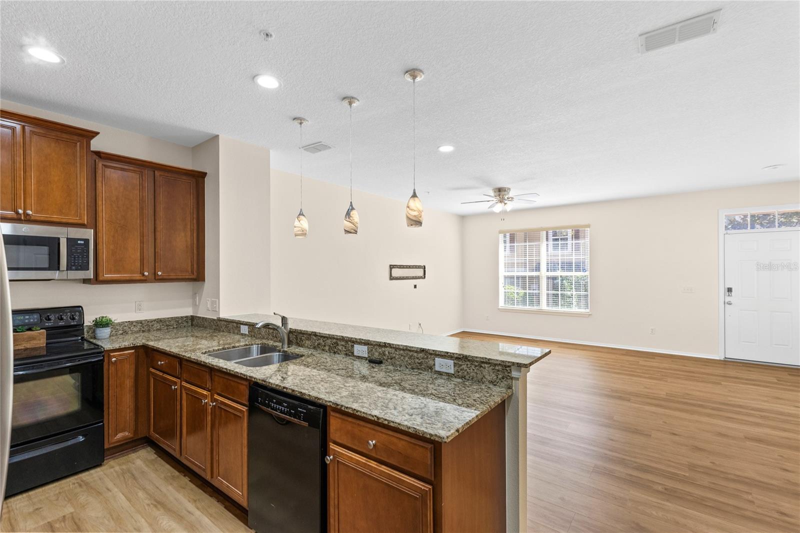 SUTTON PLACE TWNHMS A REP - Residential