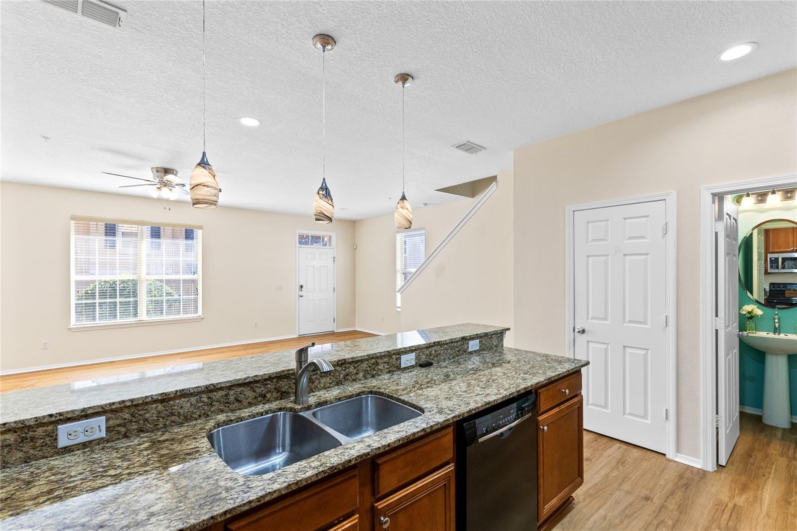 SUTTON PLACE TWNHMS A REP - Residential