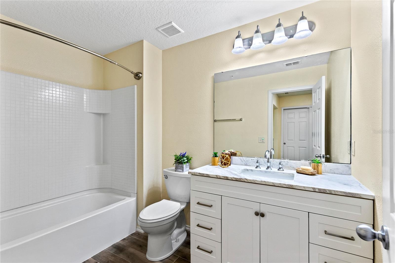 SUTTON PLACE TWNHMS A REP - Residential