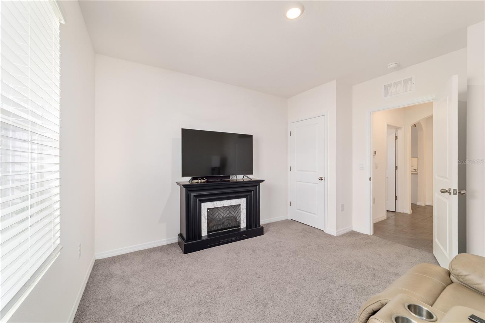 LAKE DIAMOND NORTH - Residential