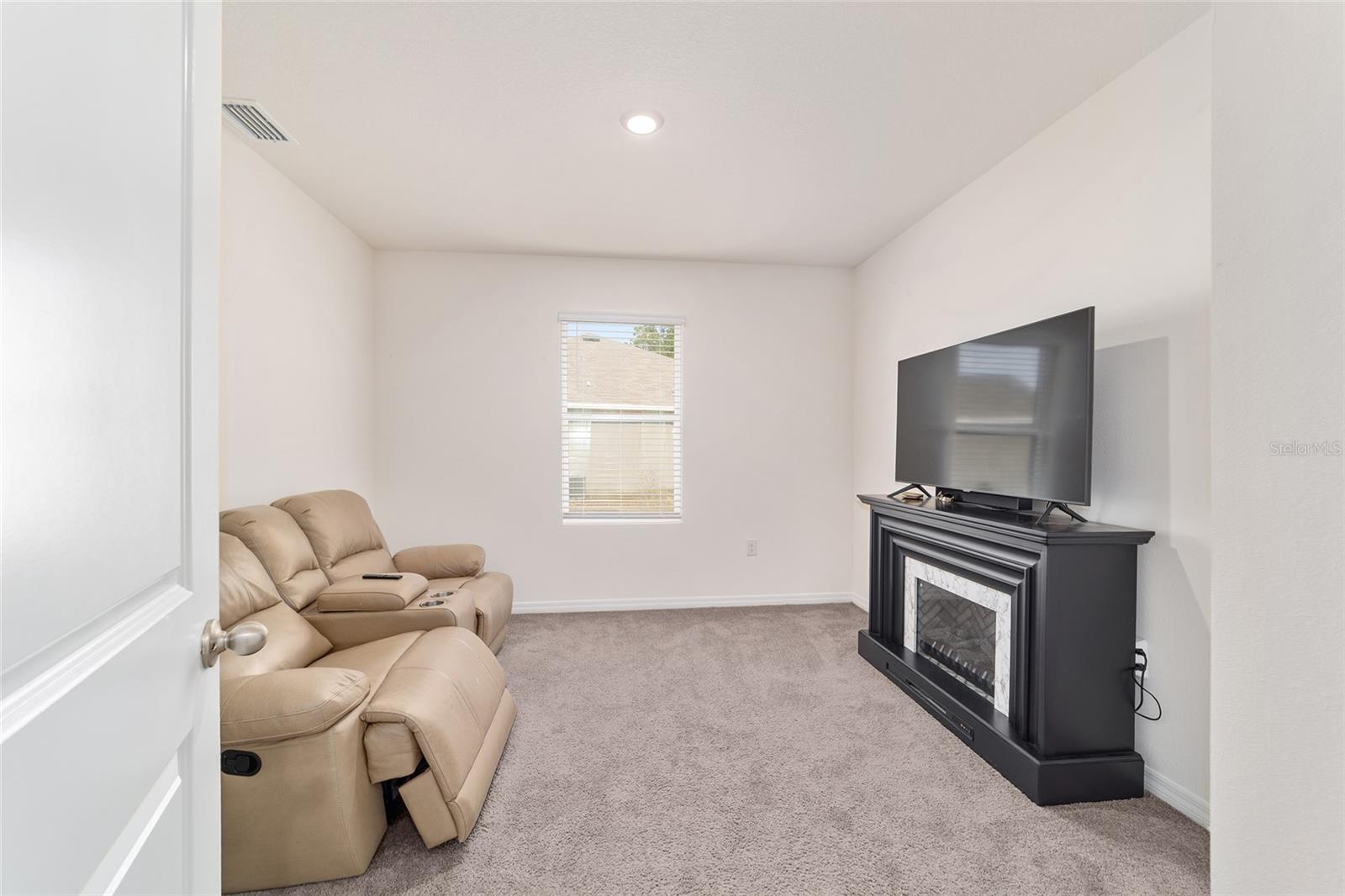 LAKE DIAMOND NORTH - Residential