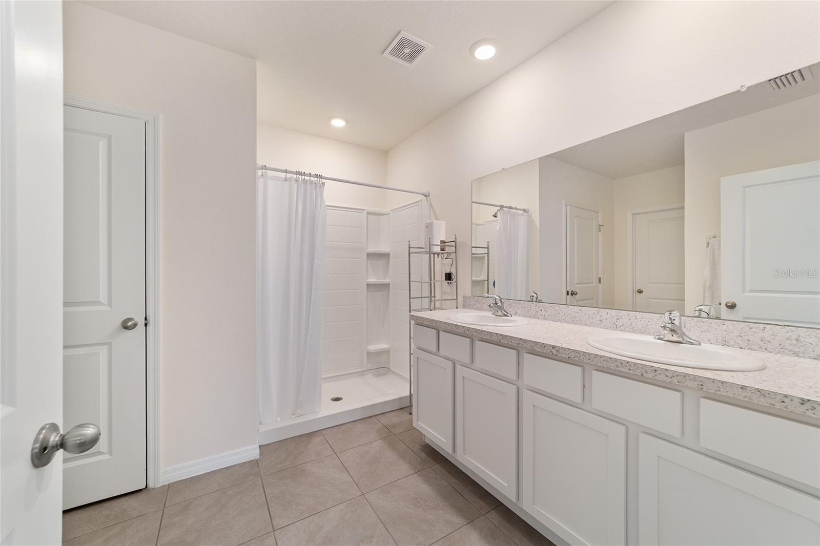 LAKE DIAMOND NORTH - Residential