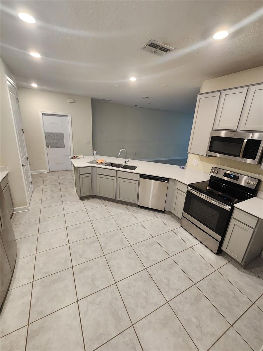 ESTATES/LK HAMMOCK - Residential Lease