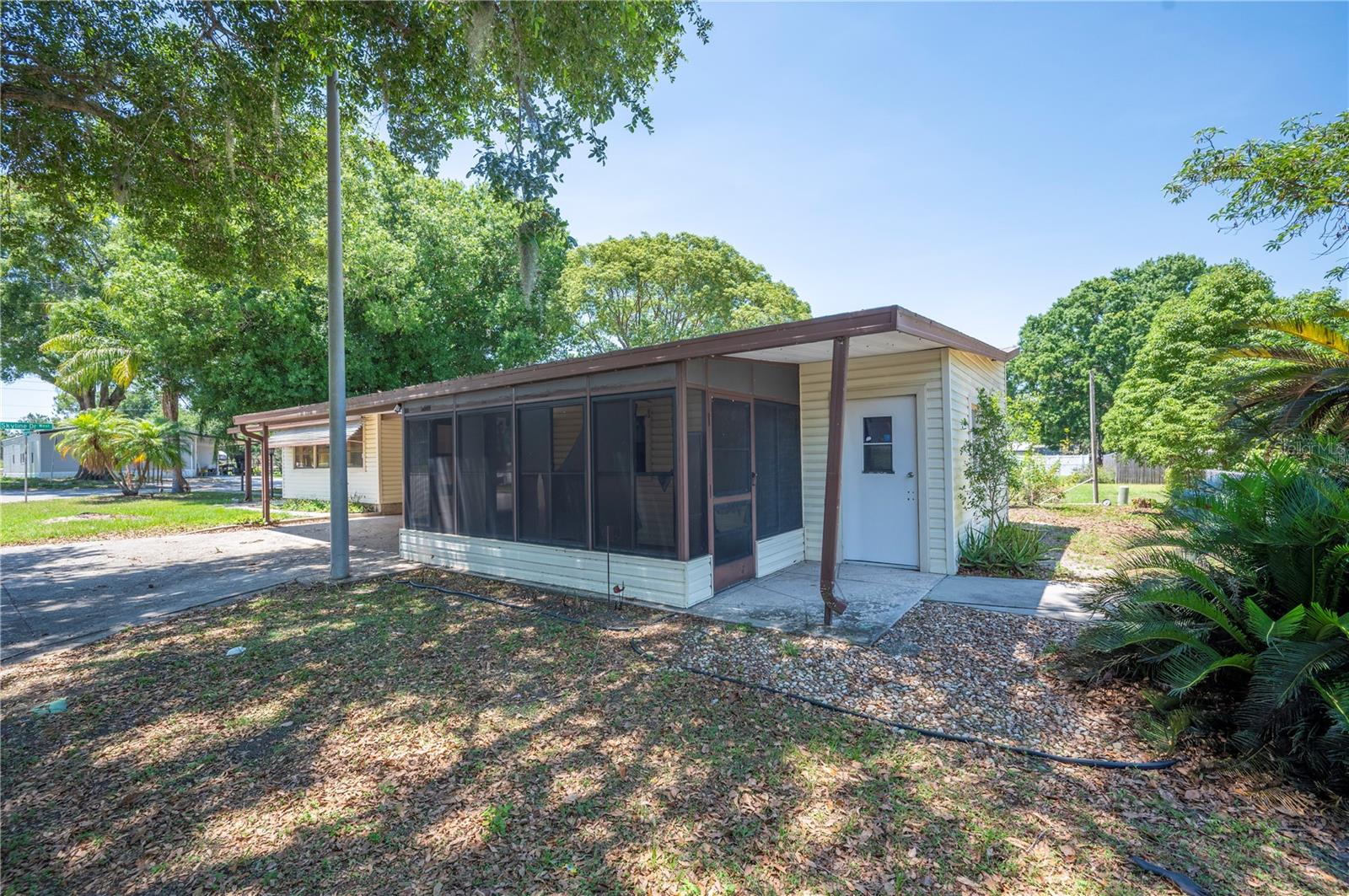 448 SKYLINE DRIVE W