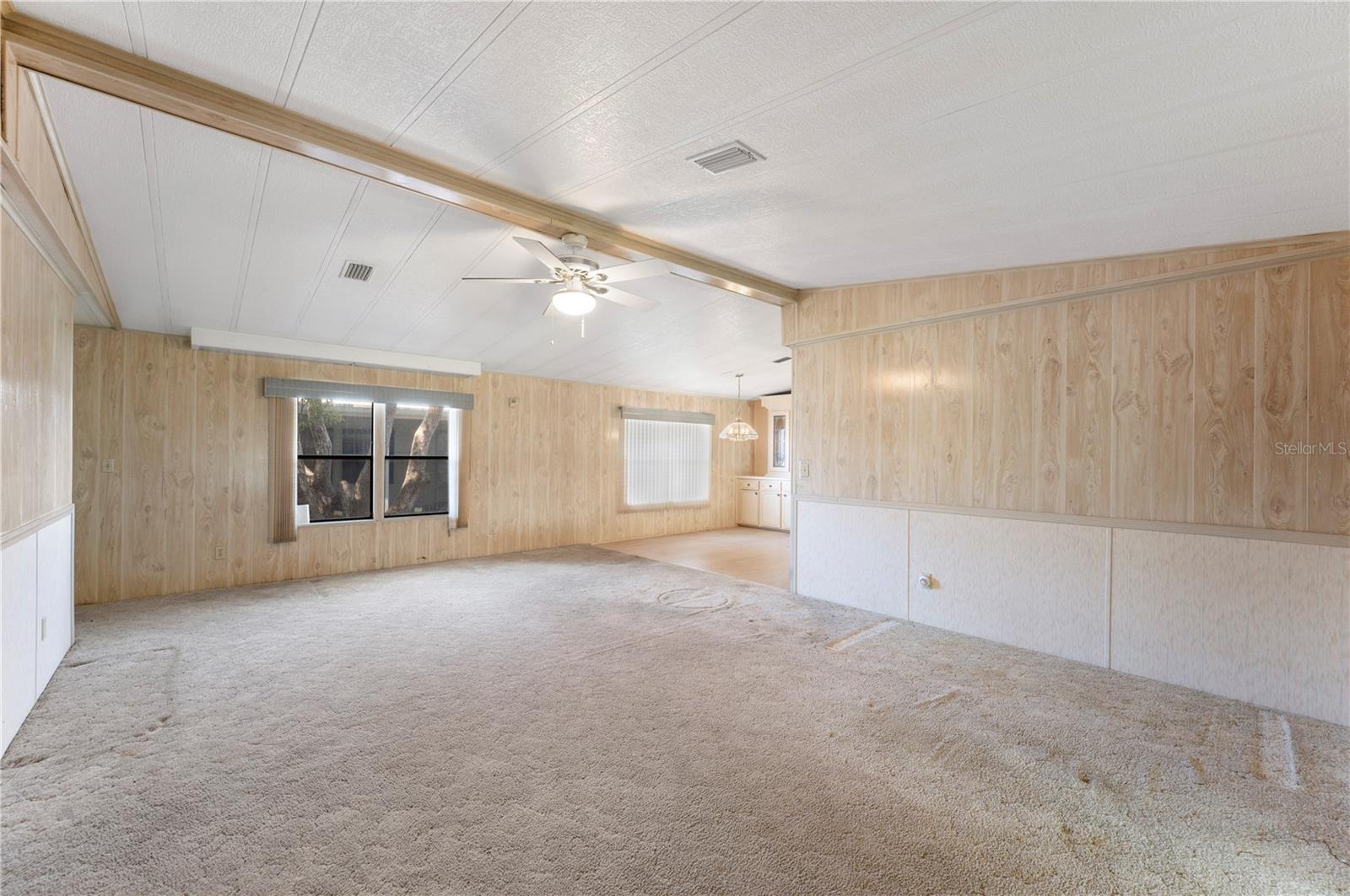 448 SKYLINE DRIVE W