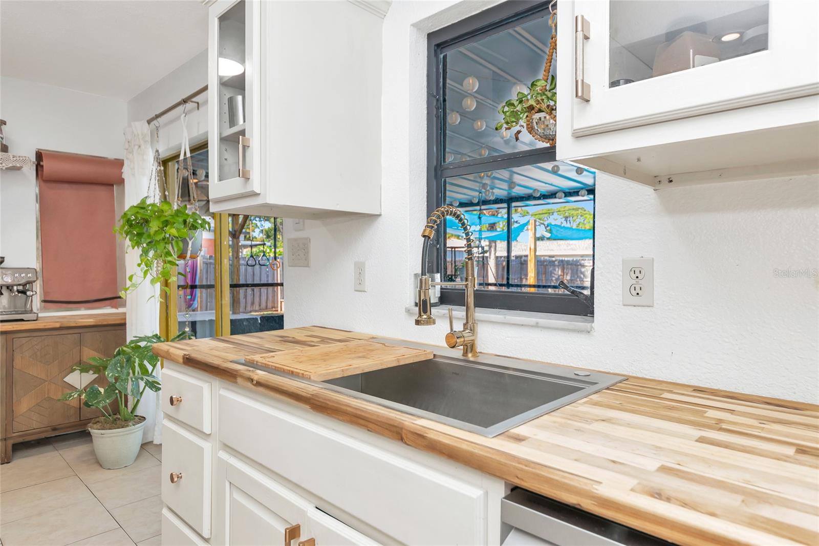 COLONIAL TERRACE - Residential