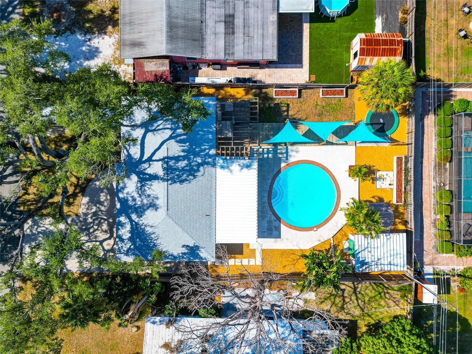 COLONIAL TERRACE - Residential