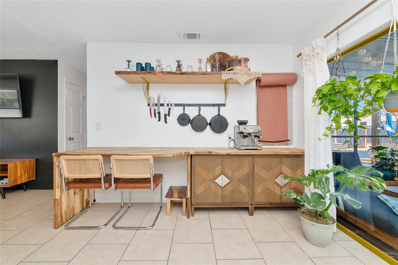 COLONIAL TERRACE - Residential