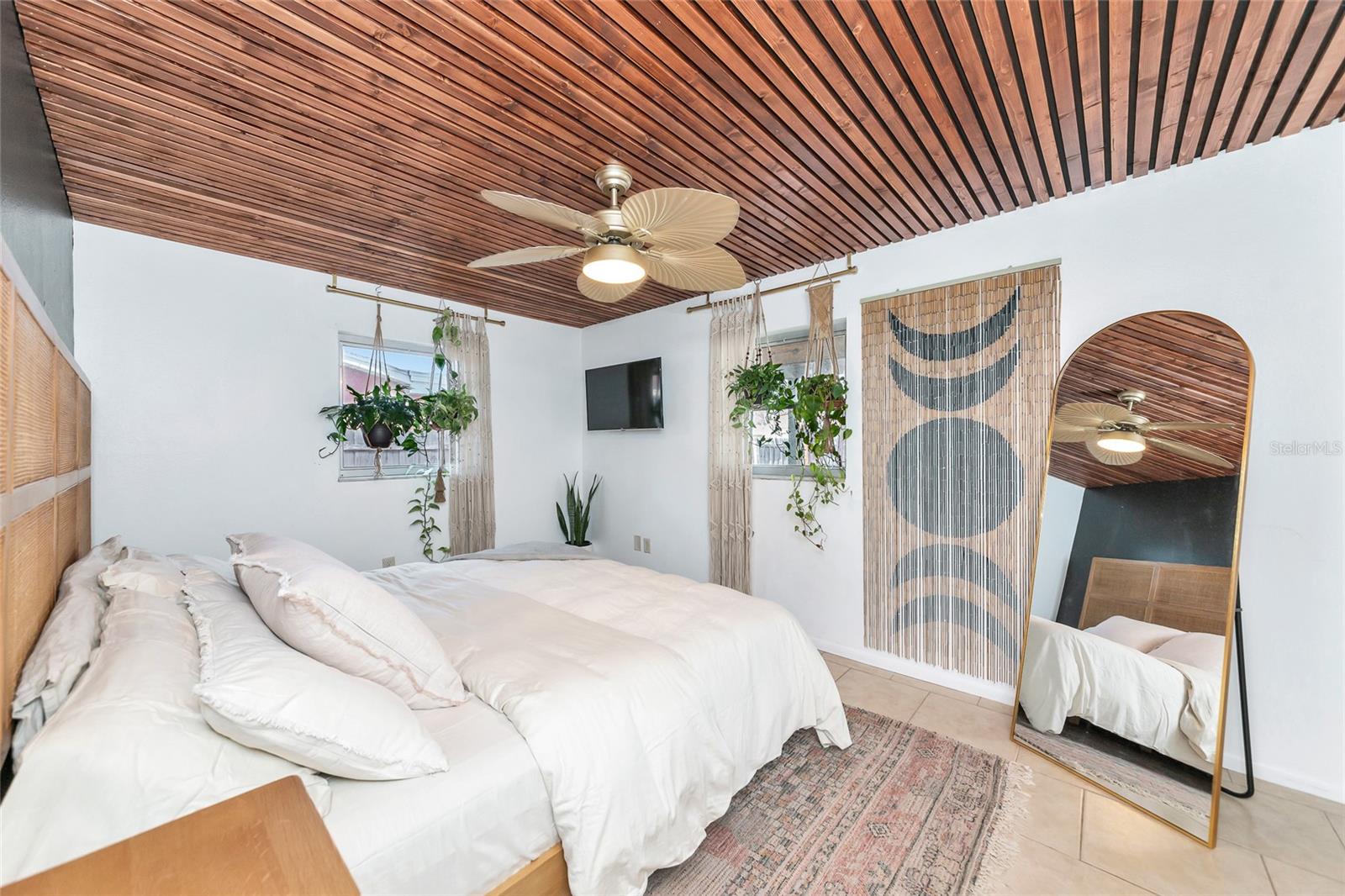 COLONIAL TERRACE - Residential