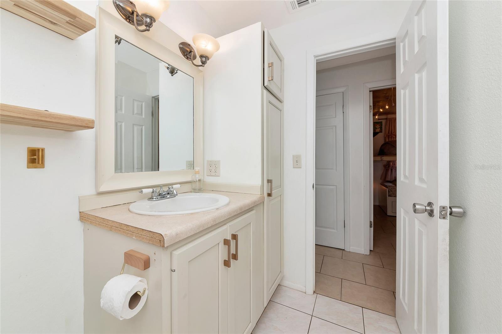 COLONIAL TERRACE - Residential