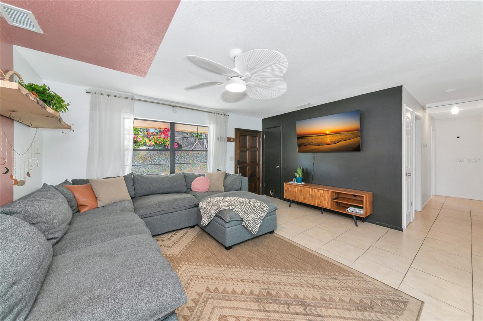 COLONIAL TERRACE - Residential